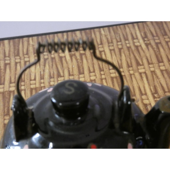 Vintage Tilso Redware Salt Shaker Made in Japan - Picture 4 of 8